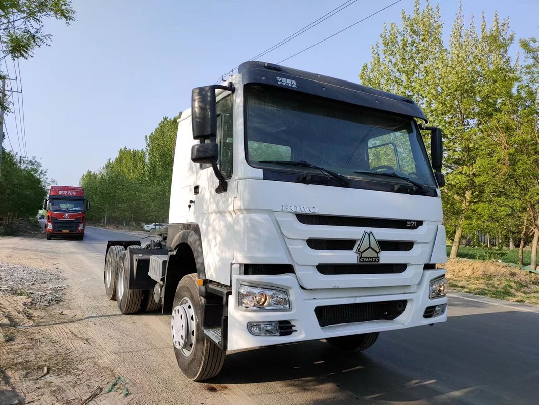 300Ltr δεξαμενή καυσίμου Sinotruk Howo 6x4 ολότροχο ελκυστήρα φορτηγό για την παροχή