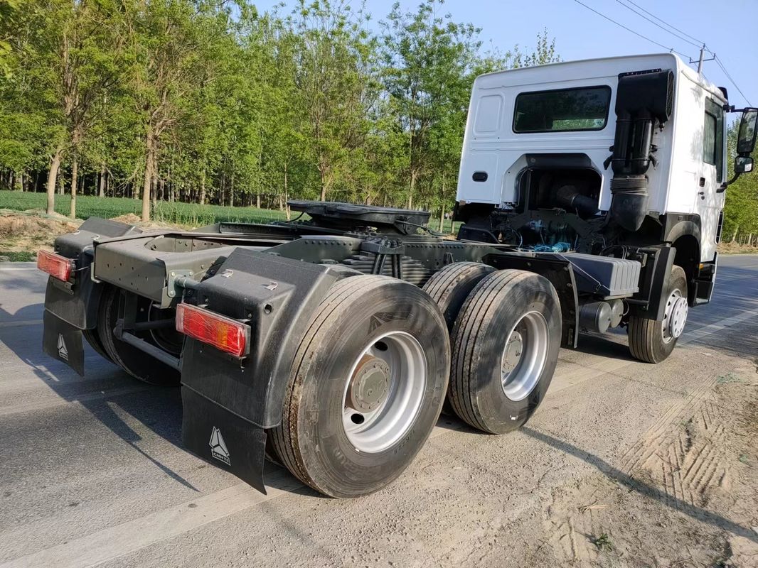 300Ltr δεξαμενή καυσίμου Sinotruk Howo 6x4 ολότροχο ελκυστήρα φορτηγό για την παροχή