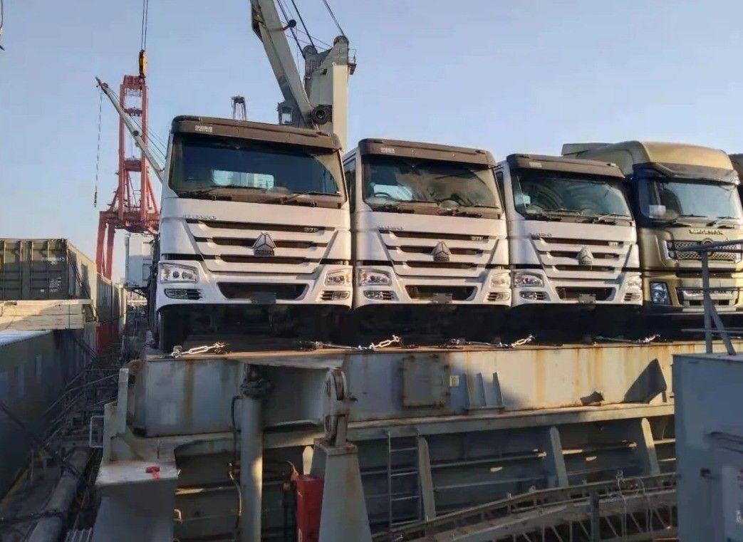 300Ltr δεξαμενή καυσίμου Sinotruk Howo 6x4 ολότροχο ελκυστήρα φορτηγό για την παροχή