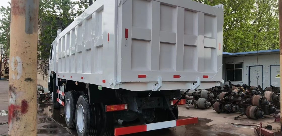 Τροχαίο τερματισμού απορριμμάτων Sino Howo 375HP Euro 3 Δεύτερο χειροκίνητο κίνημα για μεταφορά μηχανημάτων