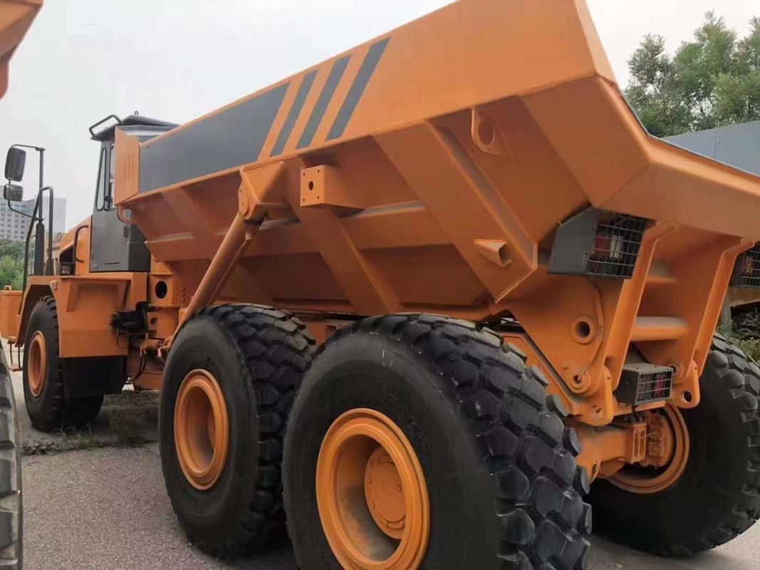 Πρότυπο εκπομπών Euro 2 60 τόνων 6X6 τετρακίνητος συνδεδεμένος φορτηγός απορριμμάτων για εξορυκτικές εργασίες
