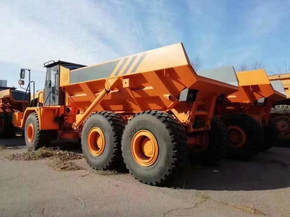 Πρότυπο εκπομπών Euro 2 60 τόνων 6X6 τετρακίνητος συνδεδεμένος φορτηγός απορριμμάτων για εξορυκτικές εργασίες