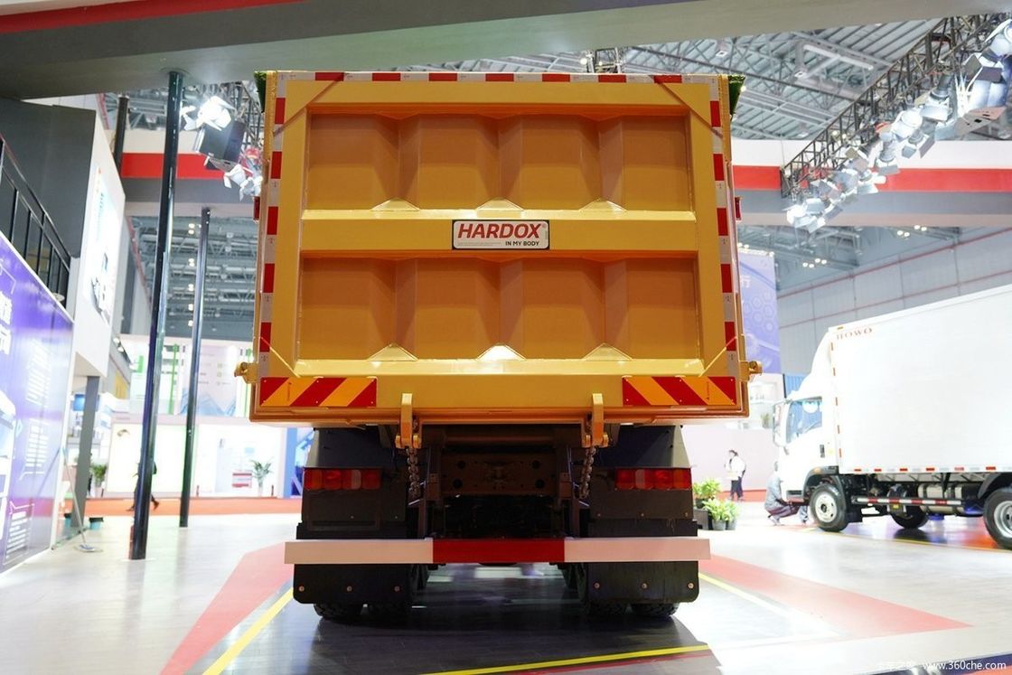 24 κυβικά μέτρα φορτηγό βυθιστήρα για Sinotruck Howo 12 τροχούς Euro 5 Rhd 50tons 8x4