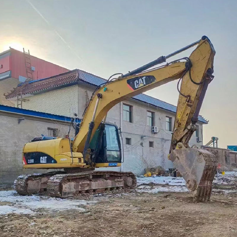 Χρησιμοποιούμενη εκσκαφέας Cat 320D2 με δεξαμενή καυσίμου 410L και 20 τόνους σε καλή κατάσταση