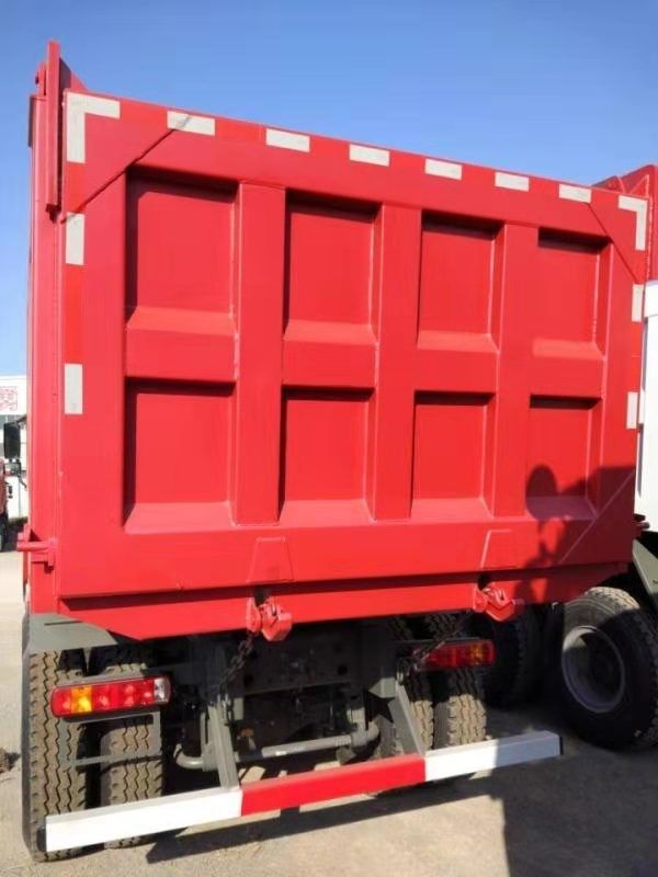 10 Ελαστικό Sinotruk HOWO 6*4 Χρησιμοποιούμενο φορτηγό 371HP για την μεταφορά πέτρινης άμμου