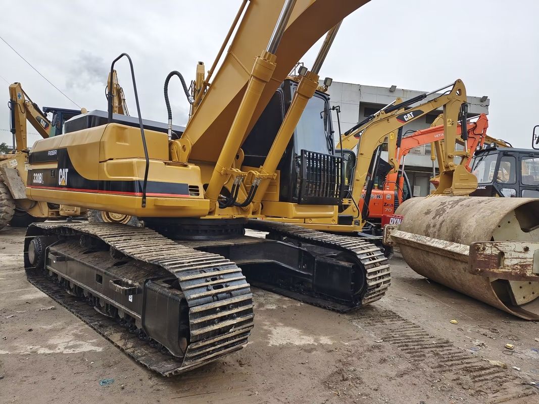 Εκσκαφέας 30 τόνων Χρησιμοποιούμενος εκσκαφέας υδραυλικός CAT 330B Crawler με χωρητικότητα κουβάς 2,1 m3