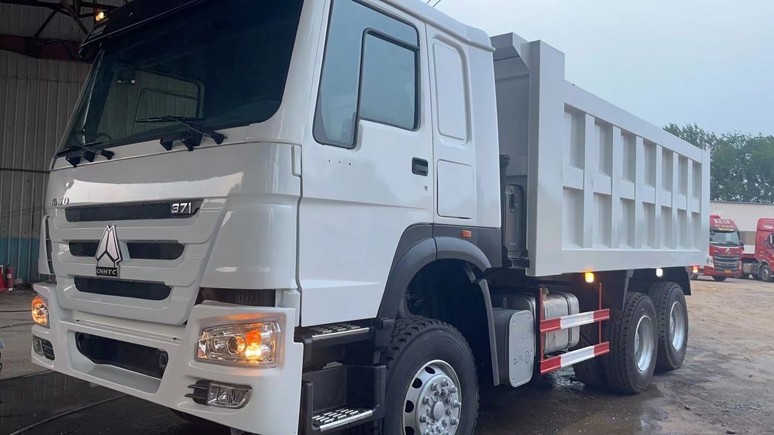 Sinotruk 6X4 HOWO 10 τροχοφόρο φορτηγό 336 ίππων 371 ίππων για μεταφορά μηχανικών