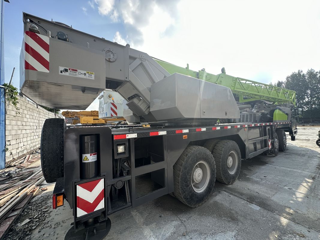 Τελεσκόπικος άμεσος γερανό 50 τόνων 55 τόνων ZTC550 Χρησιμοποιούμενος γερανό φορτηγού με χαμηλό βάρος