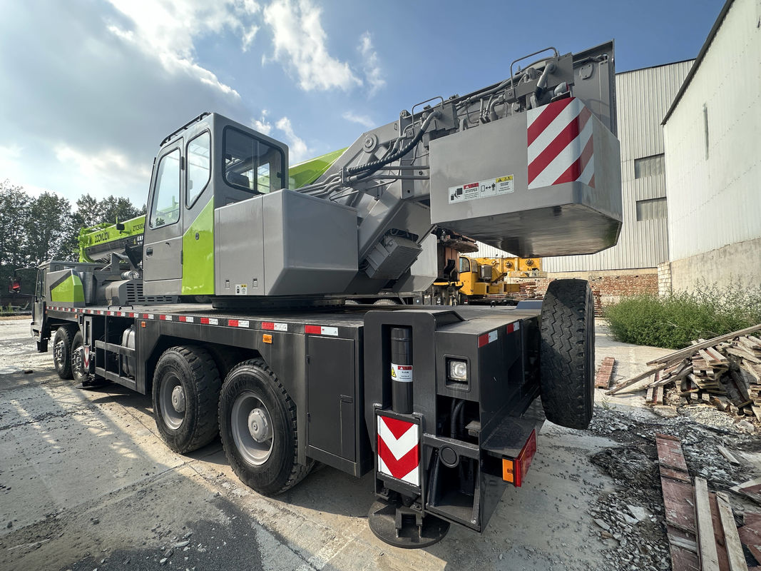 Τελεσκόπικος άμεσος γερανό 50 τόνων 55 τόνων ZTC550 Χρησιμοποιούμενος γερανό φορτηγού με χαμηλό βάρος