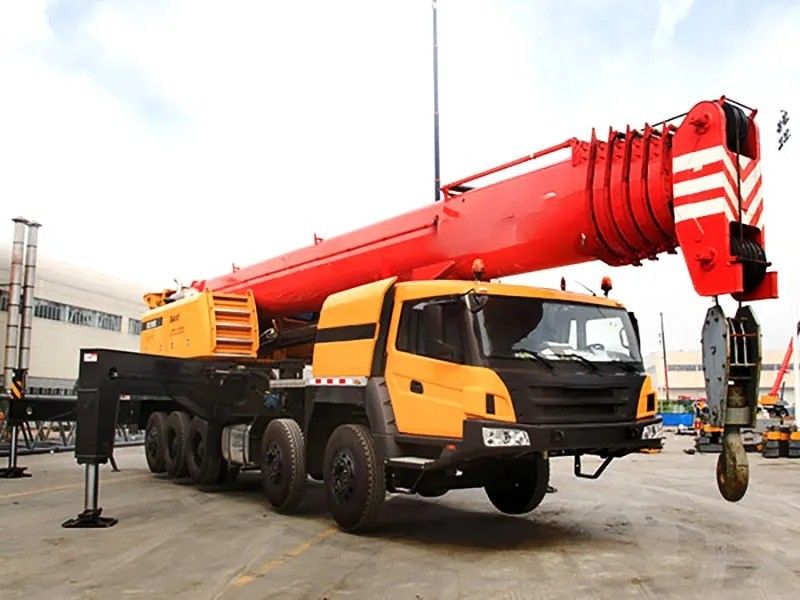 Πάνω STC1000T 100ton βαρύ φορτίο υδραυλικού γερανού φορτηγού με μέγιστη ισχύ 353/1900kW/rpm