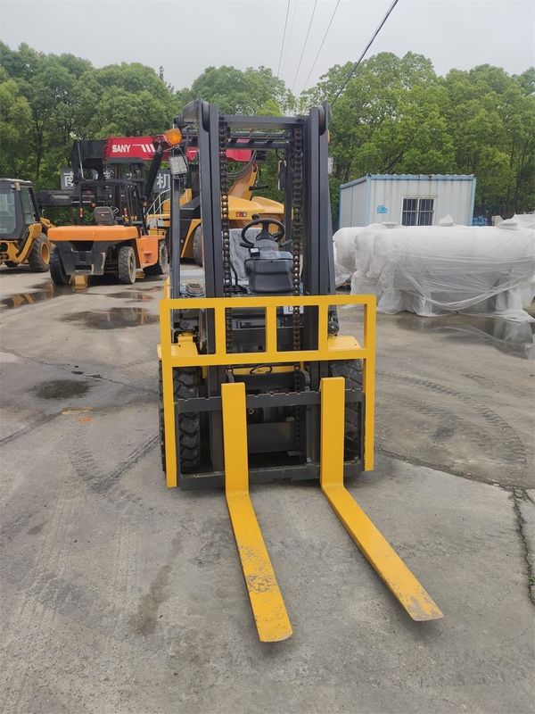 3 τόνων ανελκυστήρας για κατασκευές Ανυψωτική κινητήρα ισχύος 14,4 kw με μεγάλη έκπτωση