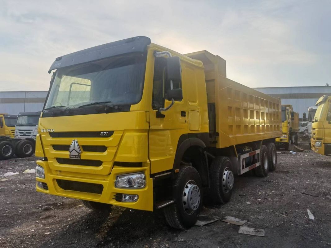 Χρησιμοποιούμενο HOWO 8x4 35-40 τόνων φορτηγό για την κατασκευή ορυχείου σε καλή κατάσταση