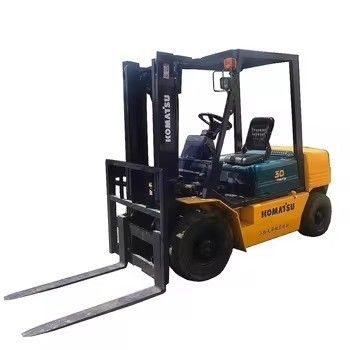 Χρησιμοποιούμενο Komatsu FD30 3 τόνων πετρελαιοκίνητο ανεμοφόρο στην Ιαπωνία με μοντέλο κινητήρα 4D94LE
