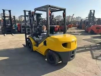 Χρησιμοποιούμενο Komatsu FD30 3 τόνων πετρελαιοκίνητο ανεμοφόρο στην Ιαπωνία με μοντέλο κινητήρα 4D94LE