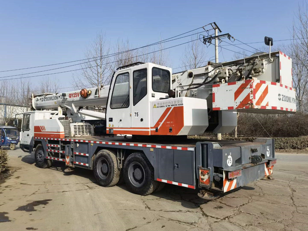 39m QY25V Χρησιμοποιούμενο ζουμλίον γερανό φορτηγού 25 τόνων με μέγιστη ονομαστική ροπή ανύψωσης 980KN.m