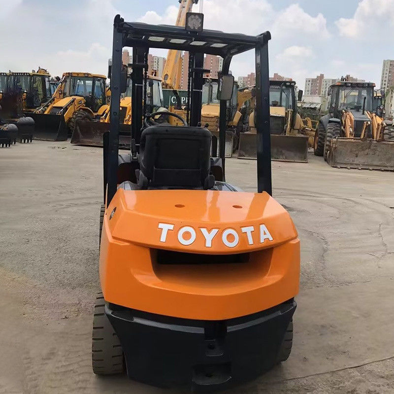 2WD 4WD 3 τόνων Toyota Χρησιμοποιούμενο ανεμοφόρο με 2 σταδίων άξονα και 24V ανεμοφόρο περιστρεφόμενα πιρούνια