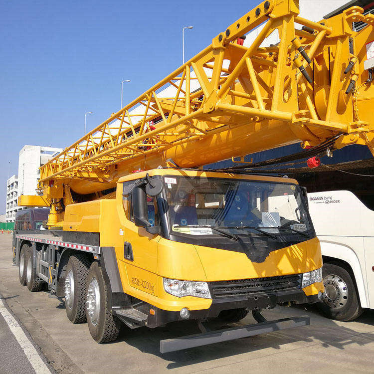 5000 kg βάρος Τροχαίο γερανό Qy50k με υψηλή ανύψωση και υψηλή λειτουργική απόδοση