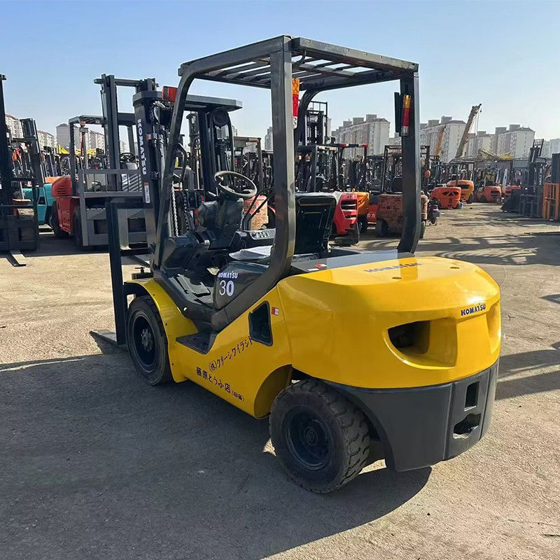 3 τόνων Ντίζελ Ιαπωνία Χρησιμοποιείται Komatsu FD30T ανελκυστήρας Βέλτιστη επιλογή με τύπο κινητήρα 4D94E