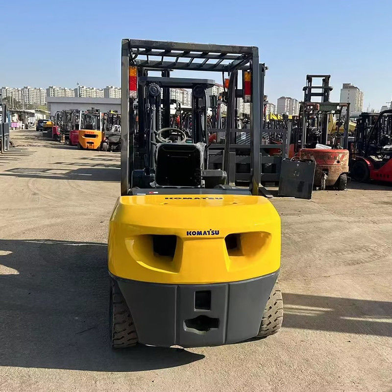 3 τόνων Ντίζελ Ιαπωνία Χρησιμοποιείται Komatsu FD30T ανελκυστήρας Βέλτιστη επιλογή με τύπο κινητήρα 4D94E