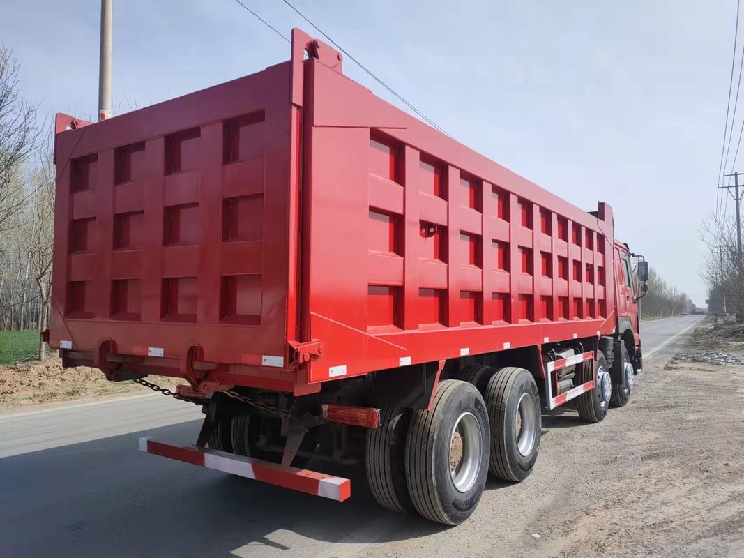 Χειροκίνητο παράθυρο SINO TRUCK 12 τροχών LHD 50tons Δεύτερο χέρι 8x4 Χρησιμοποιούμενο HOWO Τρακ