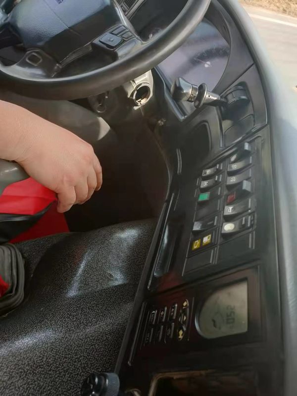 Χειροκίνητο παράθυρο SINO TRUCK 12 τροχών LHD 50tons Δεύτερο χέρι 8x4 Χρησιμοποιούμενο HOWO Τρακ
