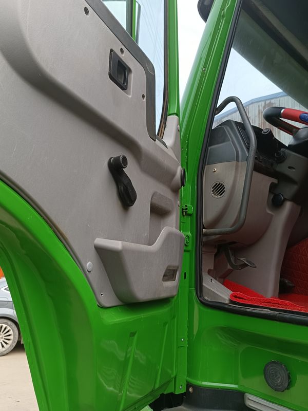 Χρησιμοποιούμενο Sinotruck 6x4 371hp 30tons Howo Tipper Dump Truck με χειροκίνητο σύστημα μετάδοσης