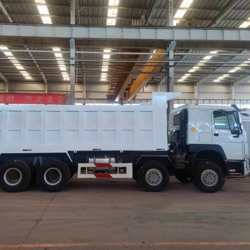 Το Howo 8x4 LHD Dump Tipper Truck με μέγιστη ροπή 500-1000Nm και χωρητικότητα κινητήρα 6-8L