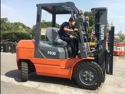 Φαρμακοφόρος FD30 με βάρος 4300 kg και πλάτος πιρούνι 125 mm με κινητήρα Isuzu