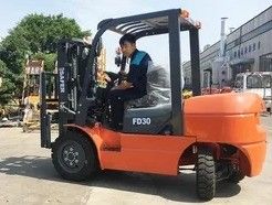 Φαρμακοφόρος FD30 με βάρος 4300 kg και πλάτος πιρούνι 125 mm με κινητήρα Isuzu