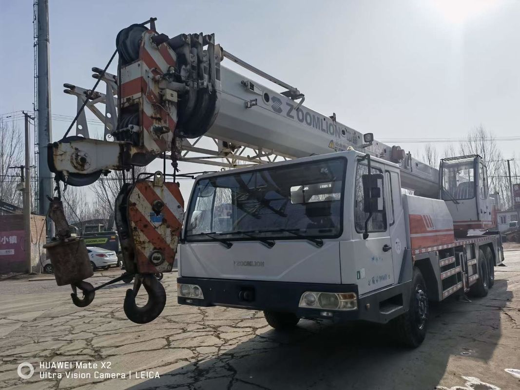 Μετακίνητο γερανό φορτηγών Zoomlion QY25V 20 τόνων με εγγύηση και 2001-4000 ώρες εργασίας