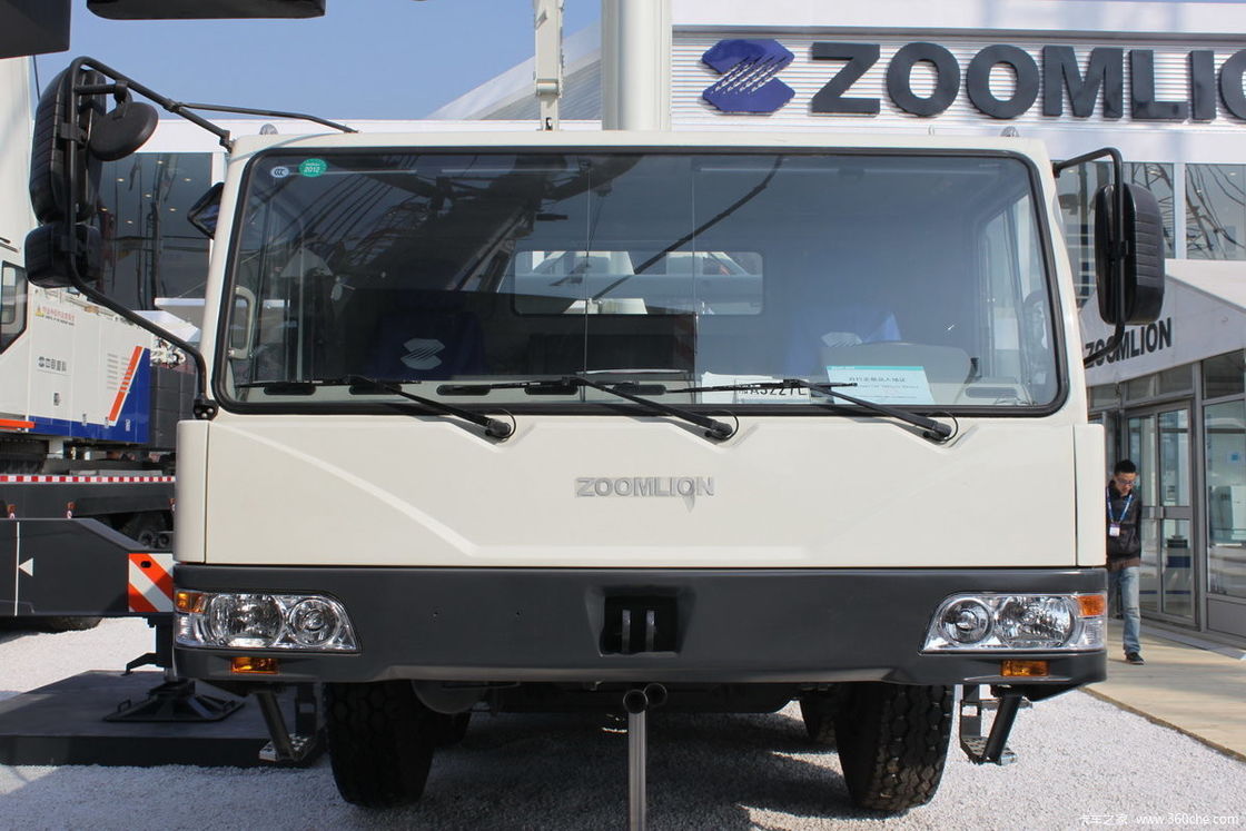 80 τόνων Χρησιμοποιούμενη μηχανή γερανού Zoomlion γερανό φορτηγό x3000 Υψοφόρο εξοπλισμό για την αγορά των ΗΑΕ