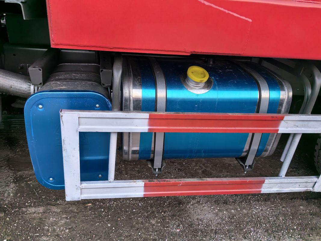 Καύσιμα 371HP Χρησιμοποιούμενα φορτηγά απορριμμάτων 25 τόνων Sinotruk HOWO 6*4 φορτηγά για το χτίσιμο ορυχείων