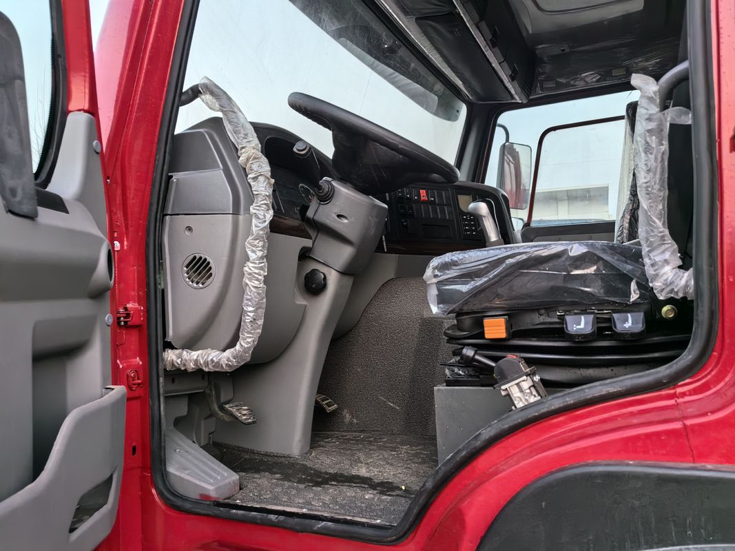 5600mm*2300mm*1500mm Κουβάς φορτίου 6X4 Χρησιμοποιούμενο φορτηγό 371HP 25tons HOWO