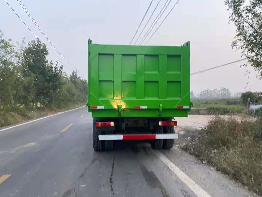 Χρησιμοποιημένο φορτηγό σκουπιδιών 371HP 35tons 8 * 4 φορτηγό τύππερ για βαριά κατασκευή SINOTRUK πλαίσιο