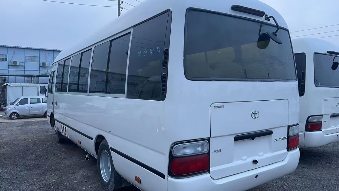 Το κορυφαίο λεωφορείο Toyota Coaster με 9.00R20 ελαστικά και χωρητικότητα 4L