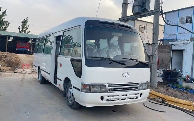 Ανοικτό αριστερό σύστημα οδήγησης Toyota Coaster Bus με 9.00R20 ελαστικά και 113/5200 Max Power