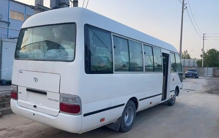 Ανοικτό αριστερό σύστημα οδήγησης Toyota Coaster Bus με 9.00R20 ελαστικά και 113/5200 Max Power