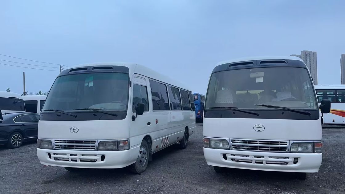 Αριστερά οδήγηση Toyota Coaster Bus με αριστερή οδήγηση και μετρήσεις 7005*2040*2785mm