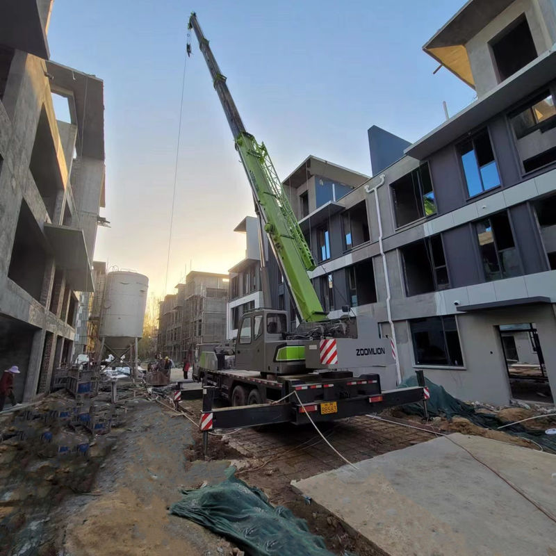 2019 Εμπόριο 25 τόνων Χρησιμοποιούμενο Zoomlion 38m τηλεσκοπικός γερανό φορτηγό γερανό για την κατασκευή σας