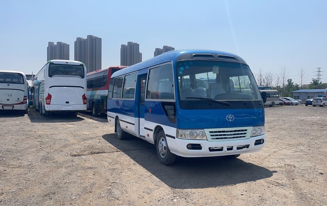 Χρησιμοποιημένο λεωφορείο Toyota Coaster Diesel 30 θέσεων για την απαίτηση και την ικανοποίηση του πελάτη