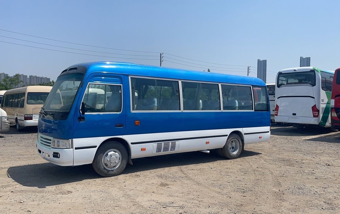 Χρησιμοποιημένο λεωφορείο Toyota Coaster Diesel 30 θέσεων για την απαίτηση και την ικανοποίηση του πελάτη