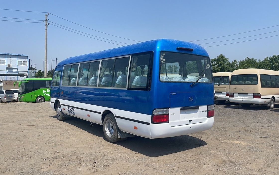 Χρησιμοποιημένο λεωφορείο Toyota Coaster Diesel 30 θέσεων για την απαίτηση και την ικανοποίηση του πελάτη