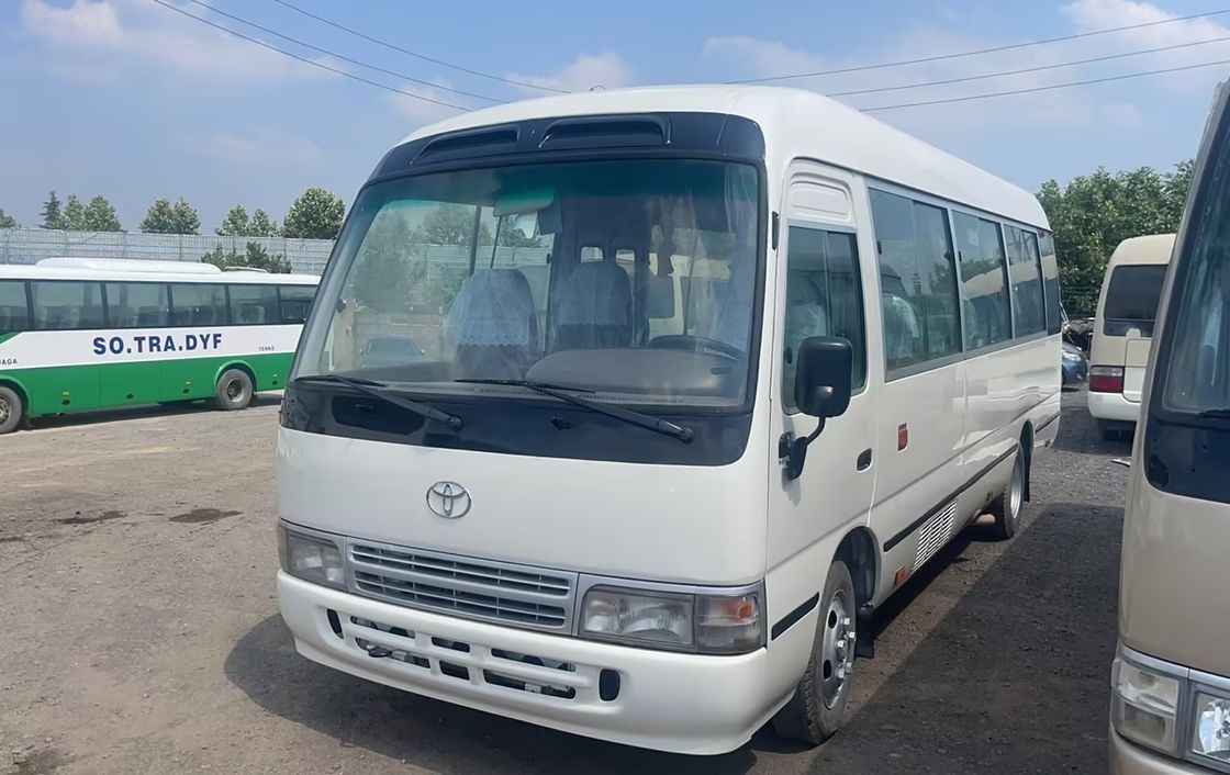 23-30 θέσεις Χρησιμοποιημένο λεωφορείο Toyota Coaster με κινητήρα ντίζελ σε προσιτή τιμή και χωρητικότητα θέσεων