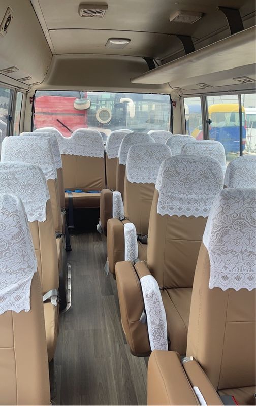 Χρησιμοποιημένο βενζινοκίνητο 30 θέσεων Toyota Coaster Bus σε καλή κατάσταση για τη δημόσια μεταφορά
