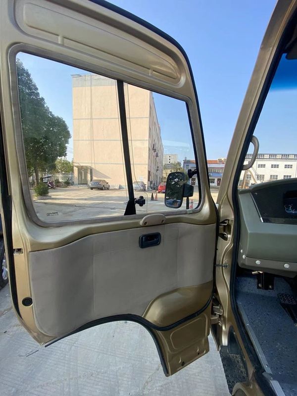 30 θέσεις 4*2 Toyota Coaster Bus G.V.W 7400kg Χρησιμοποιείται για τη μεταφορά επιβατών