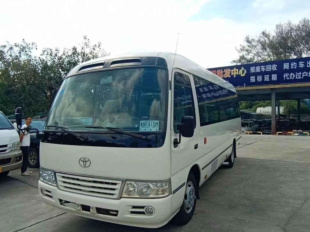 Τουριστικό λεωφορείο πολυτελείας με χειροκίνητο κιβώτιο ταχυτήτων τύπου 29 θέσεων 30 θέσεων Χρησιμοποιούμενο λεωφορείο Toyota Coaster