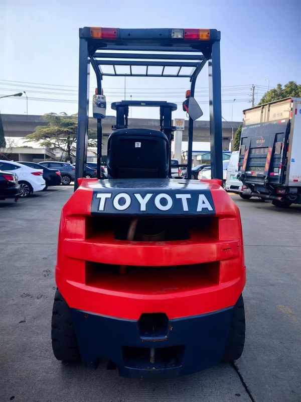 Ισχυρό και προσιτό 8F30 3 τόνων Toyota Diesel ανελκυστήρας για έργα κατασκευής