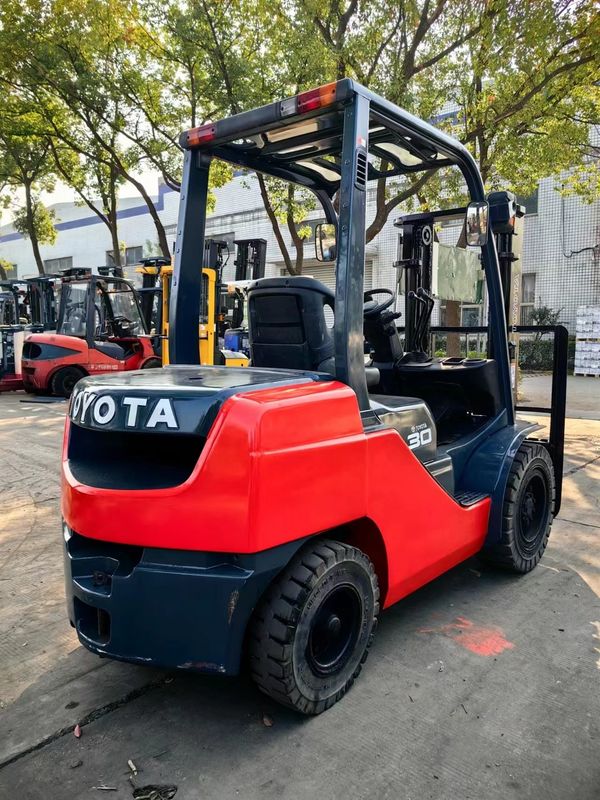 Ισχυρό και προσιτό 8F30 3 τόνων Toyota Diesel ανελκυστήρας για έργα κατασκευής
