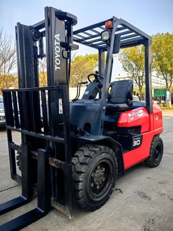 Χρησιμοποιούμενο φορτηγό Toyota Forklift FD30 3 τόνων με ντίζελ