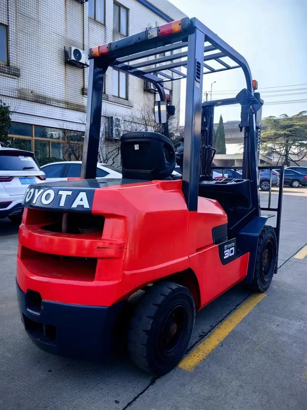 Προσιτό 3 τόνων Toyota φορτηγό 8FD30 ντίζελ για τις ανάγκες της επιχείρησής σας